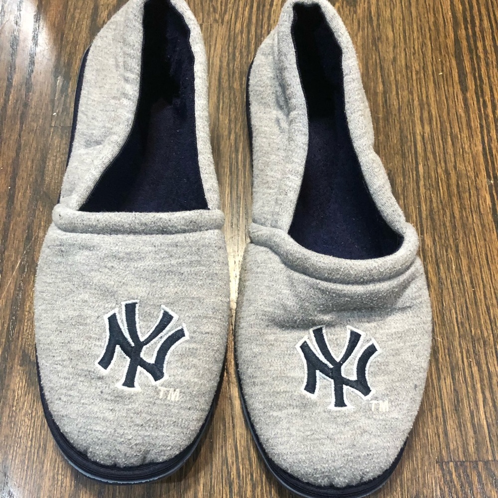 Mens NY Slippers